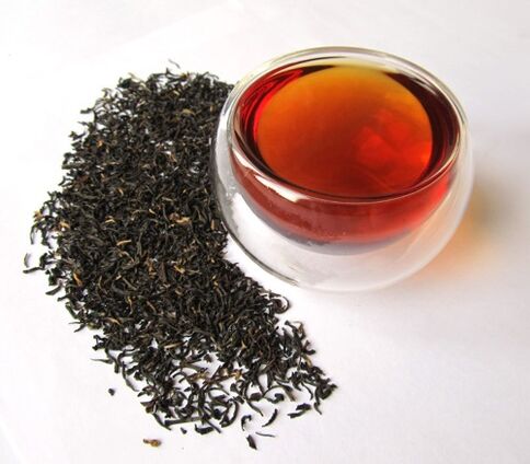 Tee ohne Süßstoffe ist ein Getränk, das bei der Buchweizendiät erlaubt ist. 