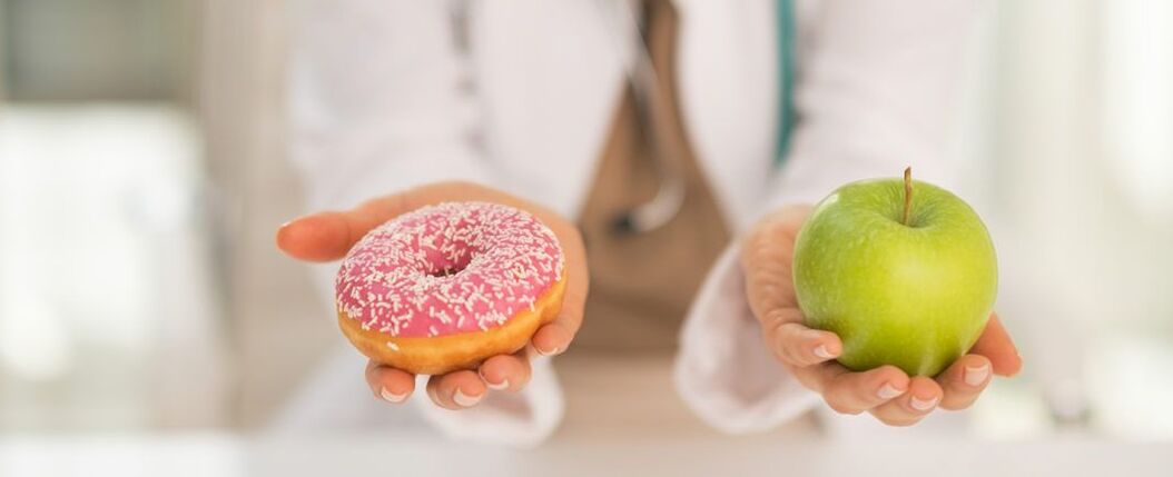 Vermeiden Sie Süßwaren zugunsten eines Apfels bei Diabetes mellitus. 