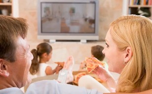 Schalten Sie den Fernseher während der Mahlzeiten